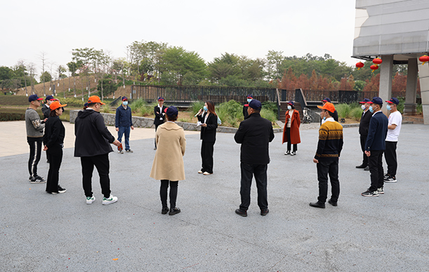 團(tuán)結(jié)協(xié)作，共同進(jìn)步